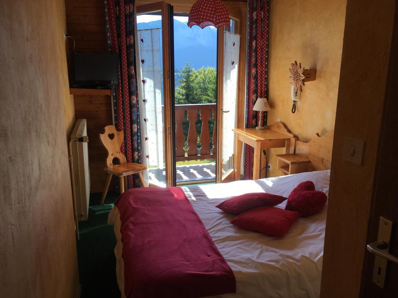 Hotel Les Skieurs Bellevaux Exterior photo
